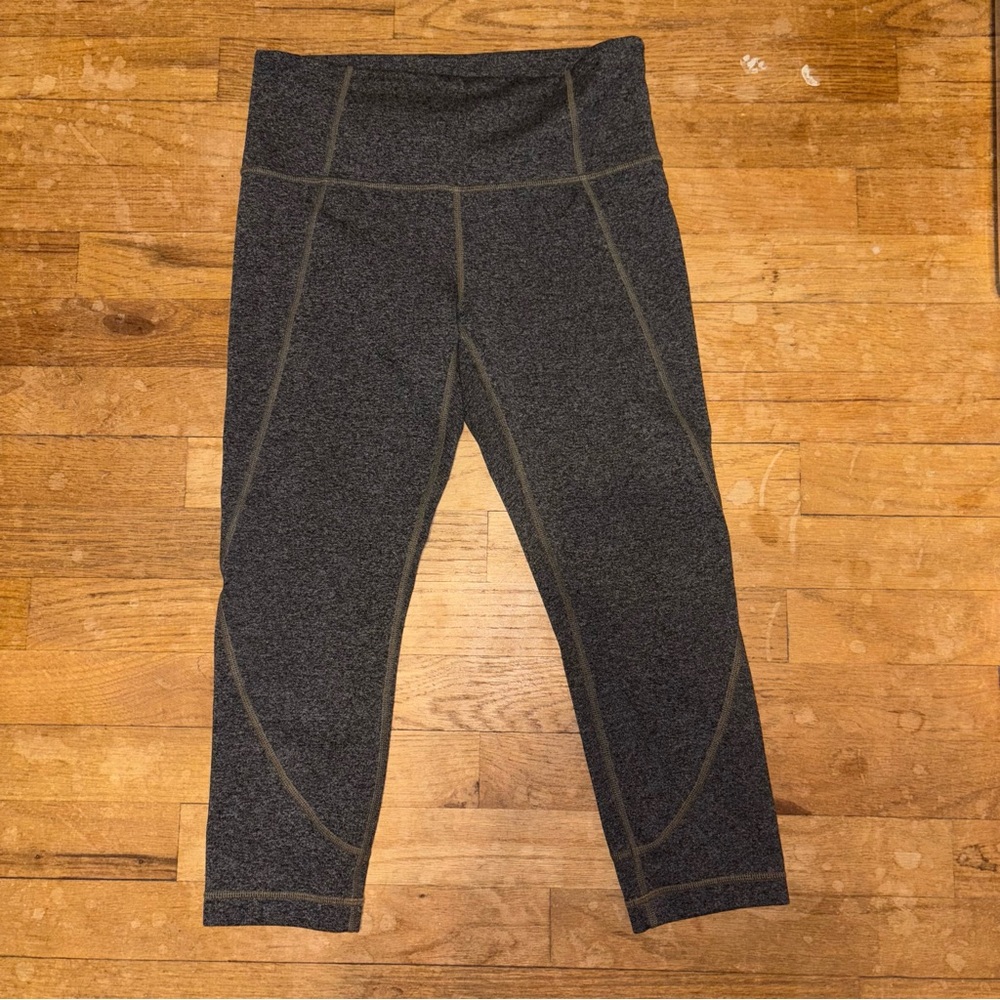 Athleta Small Salutation Mid-Rise Capri Style 75456